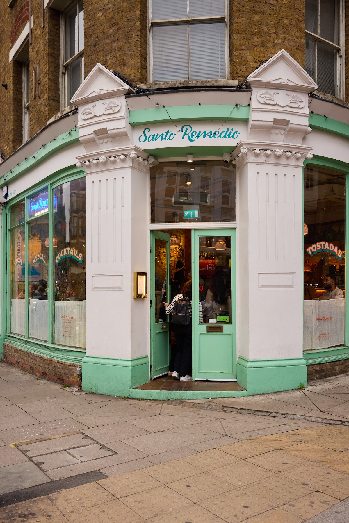 Santo Remedio Café restaurant